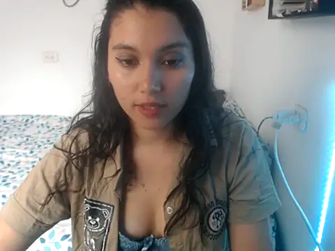 HannaKlein online show from October 7, 2025, 6:09 pm