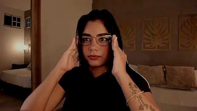 caro03x online show from April 15, 2026, 2:17 am