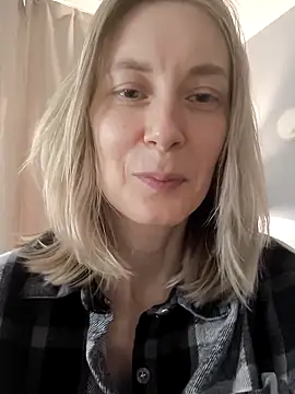 AvelinaLeoni online show from November 18, 2025, 7:00 am