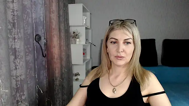 Amelia Harper online show from March 13, 2025, 10:47 am