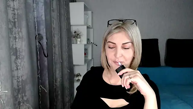 Amelia Harper online show from March 11, 2025, 3:12 pm