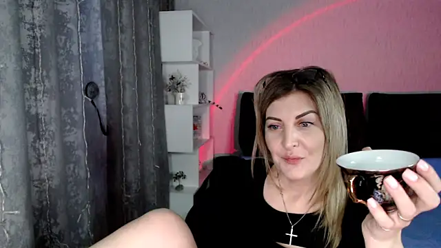 Amelia Harper online show from March 9, 2025, 5:49 pm