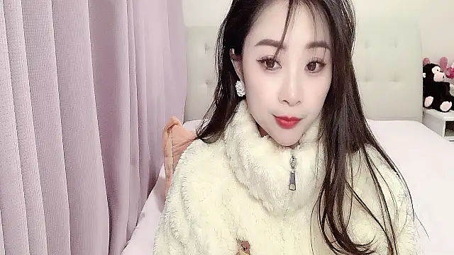 aisha123123 online show from March 5, 2025, 1:50 pm