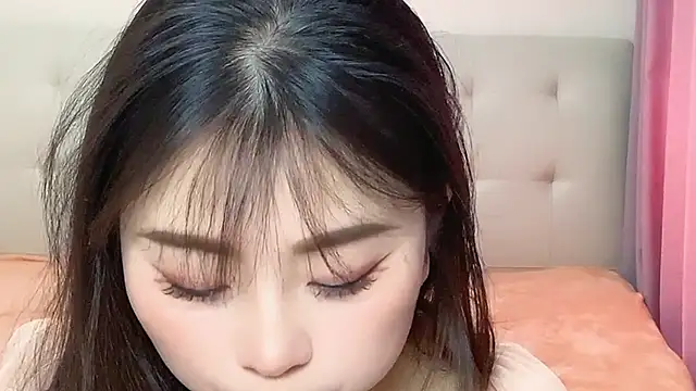 aisha123123 online show from February 26, 2025, 3:14 am