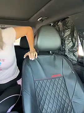 Cherry-red-xo online show from October 13, 2025, 4:52 pm