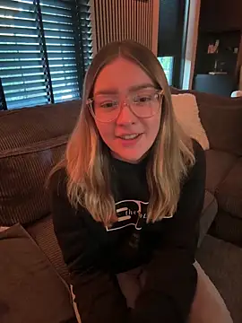 xX HotCouple Xx online show from November 17, 2025, 2:43 pm