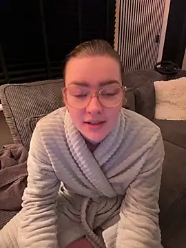 xX HotCouple Xx online show from December 17, 2025, 8:58 pm