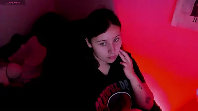 bonnie moon  online show from May 7, 2026, 8:01 pm