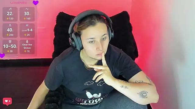 Snapshot of bonnie_moon_ chatting on February 4, 2026, 5:52 pm bonnie moon online show from February 4, 2026, 5:52 pm