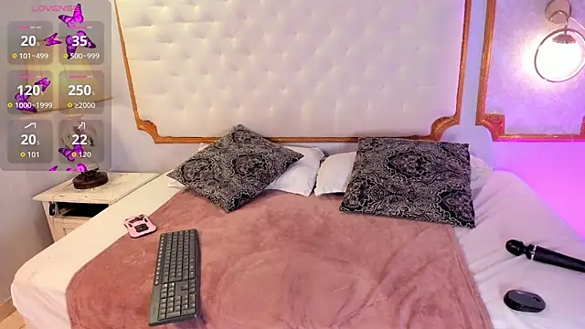 Paiige peach online show from November 23, 2025, 11:20 am