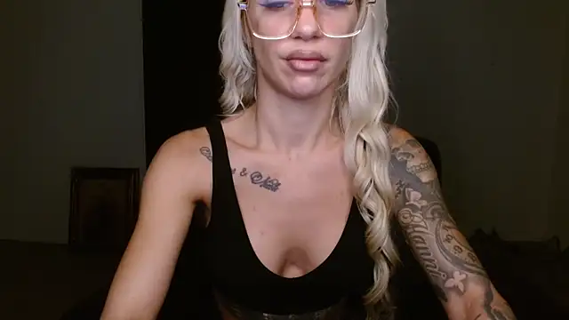 Snapshot of JuicyJanexo chatting on September 17, 2025, 4:25 am JuicyJanexo online show from September 17, 2025, 4:25 am