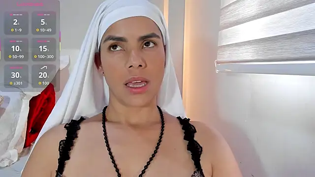 ClaraMariaMon online show from November 12, 2025, 5:39 pm