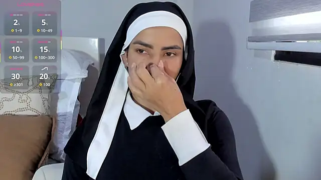 ClaraMariaMon online show from October 8, 2025, 1:45 pm