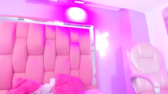 jennifer ts online show from November 28, 2025, 9:04 pm