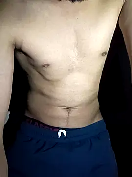 xyrus  online show from February 16, 2025, 6:10 pm