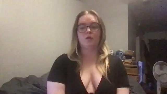 Snapshot of honeyyy24 chatting on October 7, 2025, 6:31 pm honeyyy24 online show from October 7, 2025, 6:31 pm