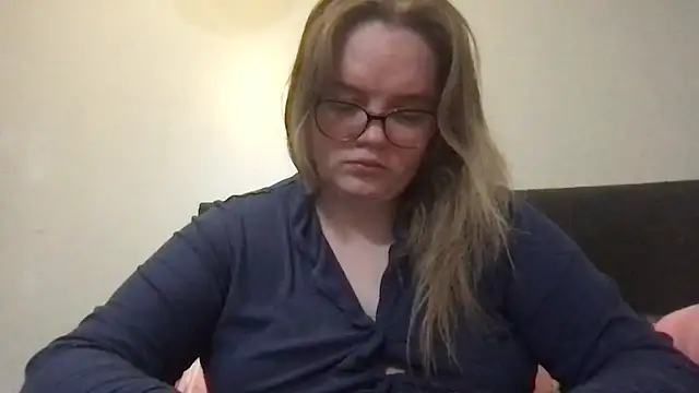 Snapshot of honeyyy24 chatting on October 17, 2025, 10:33 pm honeyyy24 online show from October 17, 2025, 10:33 pm