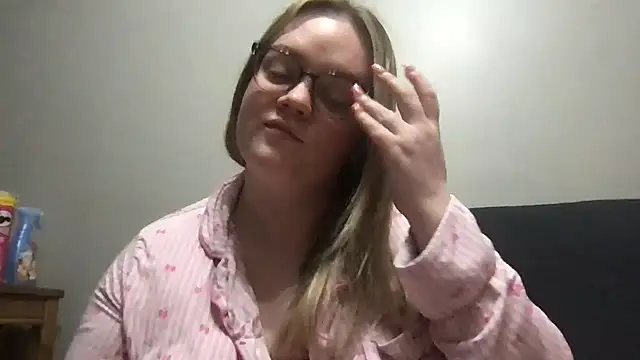 honeyyy24 online show from March 23, 2026, 8:08 pm