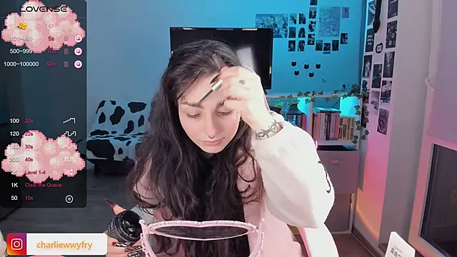 mollydoorsis1 online show from February 7, 2025, 5:07 pm