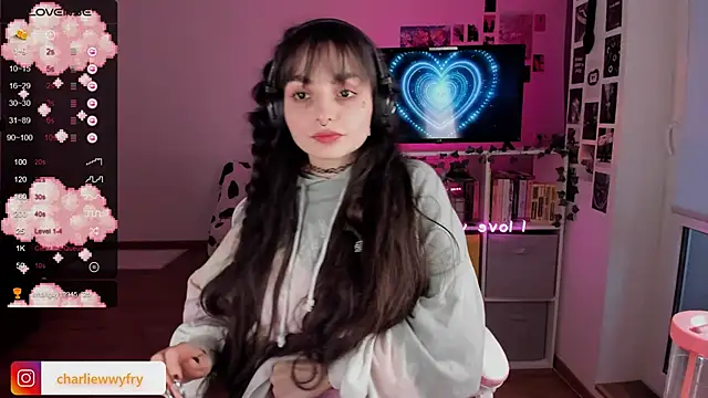 mollydoorsis1 online show from February 9, 2025, 1:56 pm