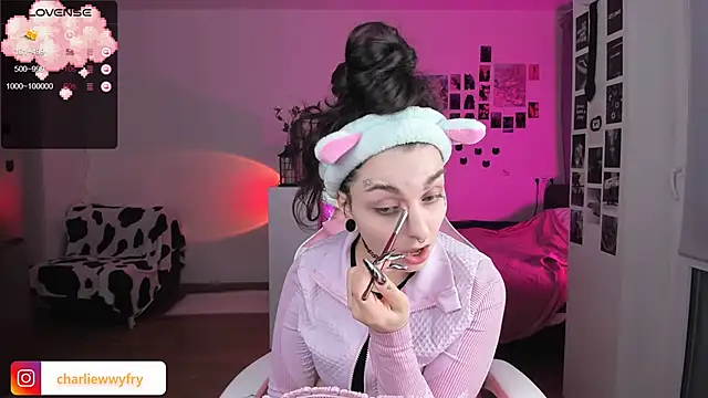 mollydoorsis1 online show from February 5, 2025, 4:36 pm