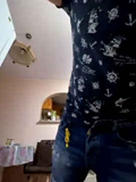 Snapshot of Nikolaiyy chatting on October 14, 2025, 9:58 pm Nikolaiyy online show from October 14, 2025, 9:58 pm