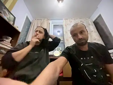 Snapshot of Nikolaiyy chatting on October 15, 2025, 8:39 pm Nikolaiyy online show from October 15, 2025, 8:39 pm