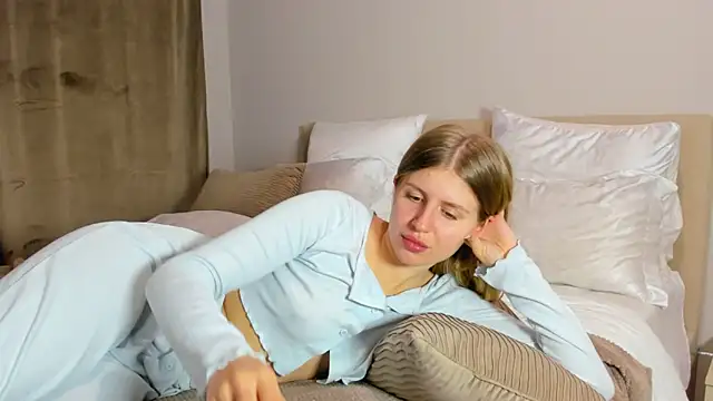 Snapshot of kirraa_ chatting on November 21, 2025, 7:35 pm kirraa online show from November 21, 2025, 7:35 pm