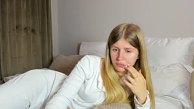 Snapshot of kirraa_ chatting on November 23, 2025, 7:13 pm kirraa online show from November 23, 2025, 7:13 pm