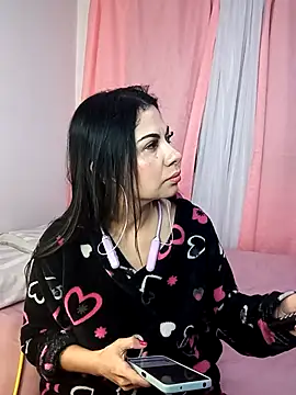 saralunabella online show from March 10, 2025, 10:55 pm