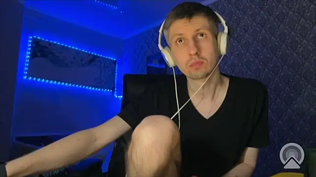 Aki-Laky online show from April 28, 2026, 7:18 pm