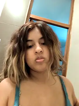 Suavecita2 online show from October 29, 2025, 9:25 pm