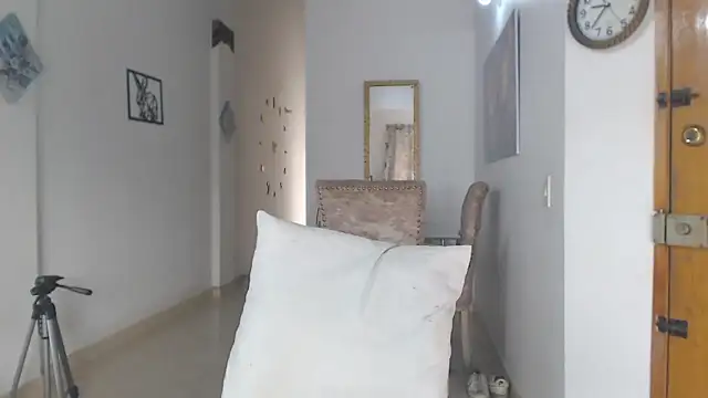 Snapshot of divinepleasury chatting on October 28, 2025, 2:38 pm divinepleasury online show from October 28, 2025, 2:38 pm