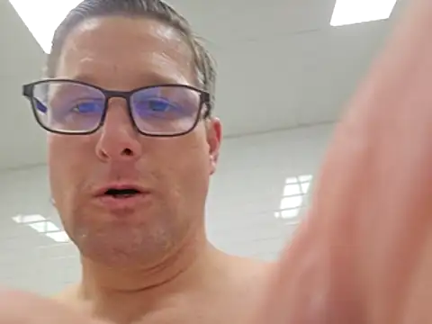 Snapshot of mneuert@xh chatting on February 25, 2026, 6:41 pm mneuertxh online show from February 25, 2026, 6:41 pm