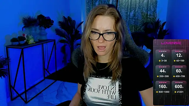 Snapshot of LadyIzabel chatting on November 6, 2025, 8:29 am LadyIzabel online show from November 6, 2025, 8:29 am