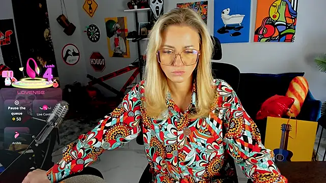 Snapshot of LadyIzabel chatting on May 11, 2026, 5:42 am LadyIzabel online show from May 11, 2026, 5:42 am