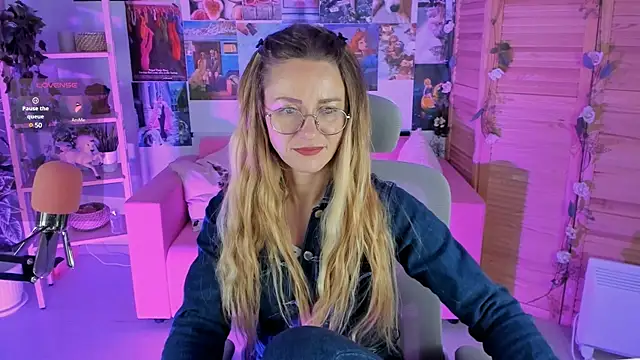 Snapshot of LadyIzabel chatting on January 18, 2025, 8:52 am LadyIzabel online show from January 18, 2025, 8:52 am