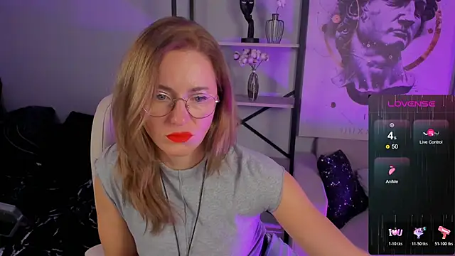 Snapshot of LadyIzabel chatting on October 28, 2025, 9:30 am LadyIzabel online show from October 28, 2025, 9:30 am