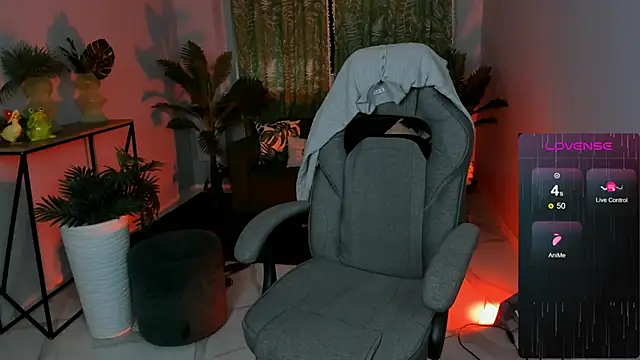 Snapshot of LadyIzabel chatting on November 28, 2025, 8:25 am LadyIzabel online show from November 28, 2025, 8:25 am