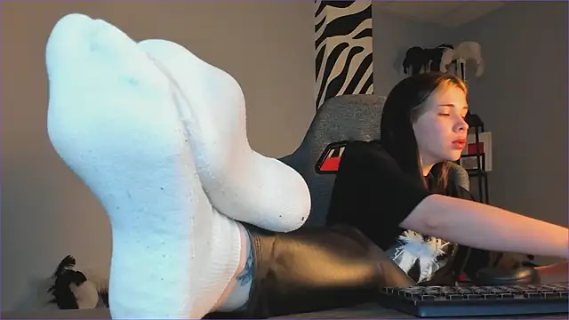 AliceSunday online show from November 28, 2025, 2:01 am