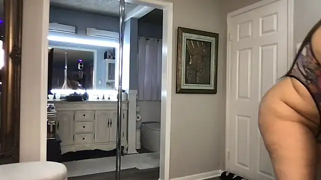 curvyfunlover online show from October 14, 2025, 10:20 pm