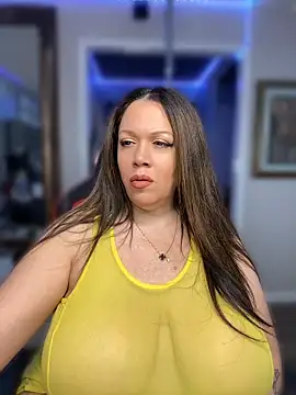 curvyfunlover online show from May 27, 2026, 10:11 am