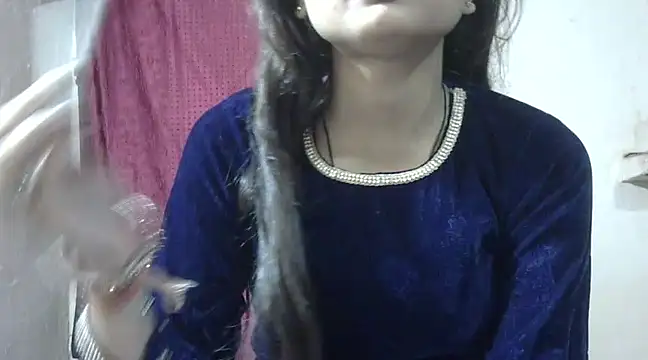 Snapshot of Aayesha chatting on December 2, 2024, 11:18 am Aayesha online show from December 2, 2024, 11:18 am