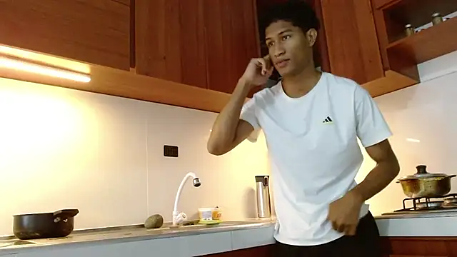 Snapshot of Masterikee chatting on October 18, 2025, 11:34 am Masterikee online show from October 18, 2025, 11:34 am