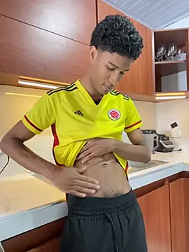 Snapshot of Masterikee chatting on September 16, 2025, 7:59 pm Masterikee online show from September 16, 2025, 7:59 pm