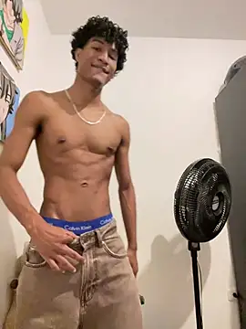 Snapshot of Masterikee chatting on December 31, 2024, 3:09 pm Masterikee online show from December 31, 2024, 3:09 pm