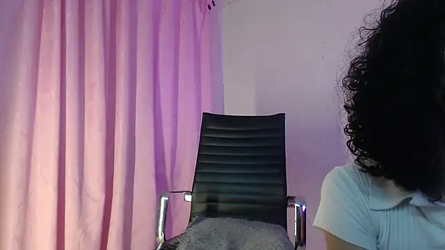 Snapshot of Angellike_doll chatting on January 29, 2025, 6:17 pm Angellike doll online show from January 29, 2025, 6:17 pm