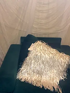 miriase online show from October 19, 2025, 1:08 am