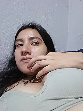 Snapshot of Hellen_Alex chatting on June 25, 2026, 2:33 pm Hellen Alex online show from June 25, 2026, 2:33 pm