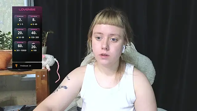 Snapshot of June_shy0 chatting on November 7, 2025, 6:51 am June shy0 online show from November 7, 2025, 6:51 am